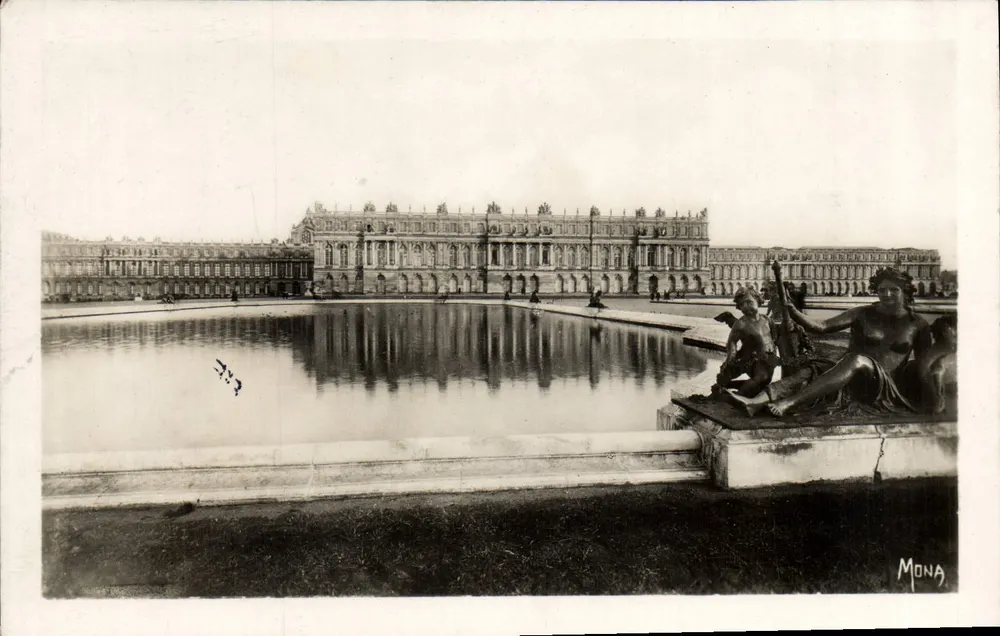 Castelo de Versailles — fachada sobre o parque e os jardins de água — Mona, Paris - Frente