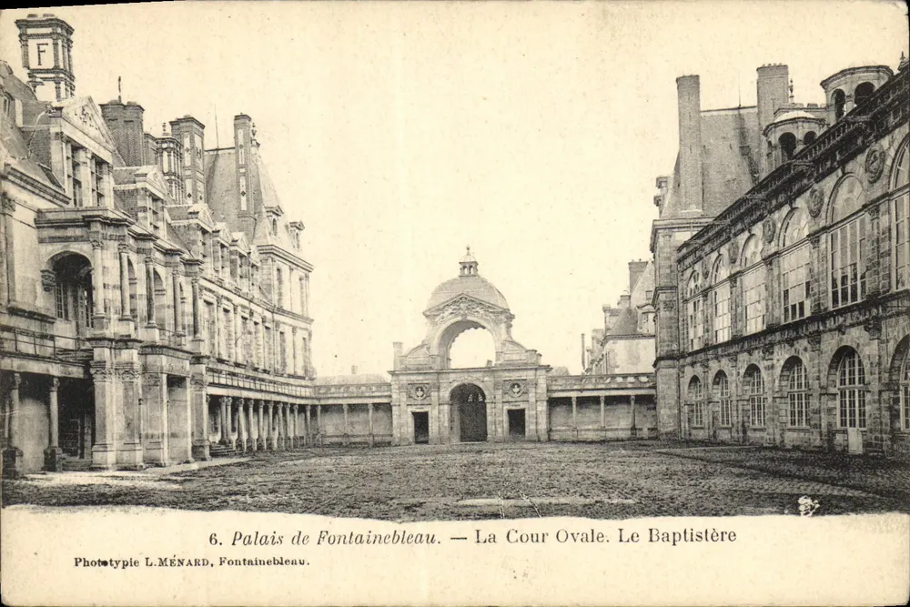 Schloss Fontainebleau — Die Ovalhalle. Der Taufbau — Phototypie L. MÉNARD, Fontainebleau - Vorderseite