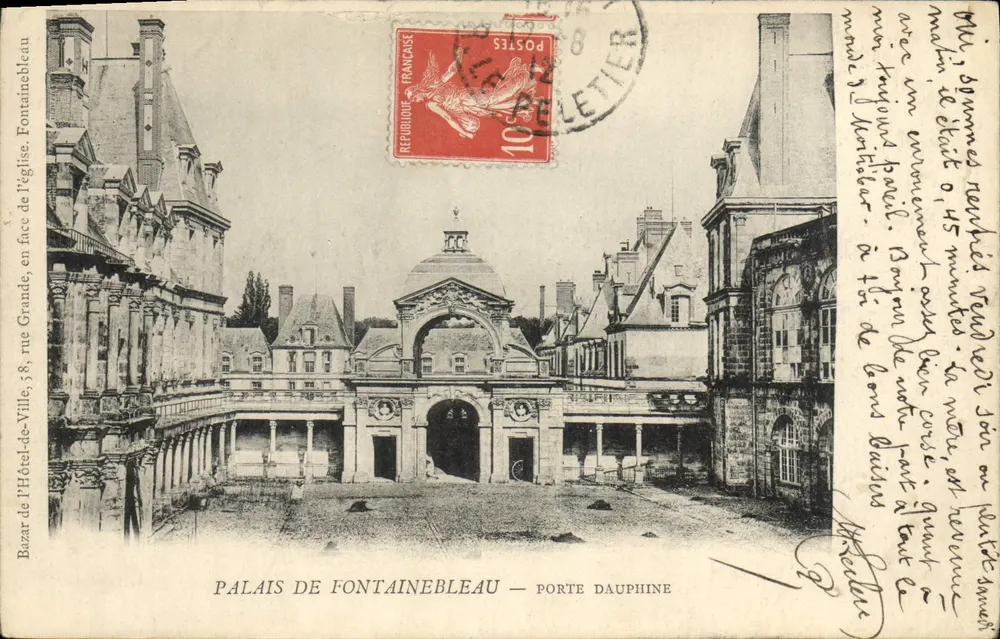 Palais de Fontainebleau — Porte Dauphine — éditeur : Hôtel de Ville, rue de Ville, 58 - Recto