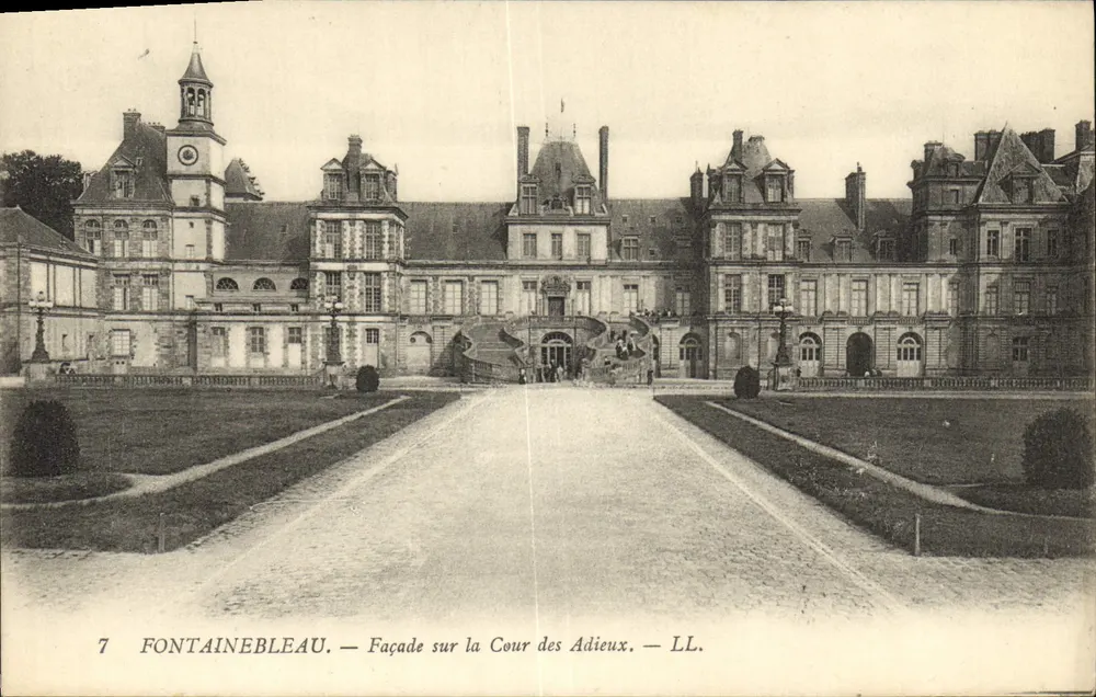 Fontainebleau — Fassade über die Cour des Adieux — LL. — Nr. 7 - Vorderseite