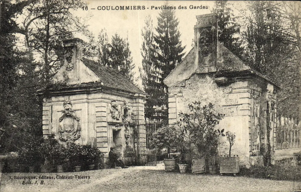 Coulommiers - Pavilhões dos Guardas — J. Bourgogne, Editor, Château-Thierry - Frente