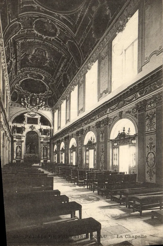 Palácio de Fontainebleau — A Capela - Frente