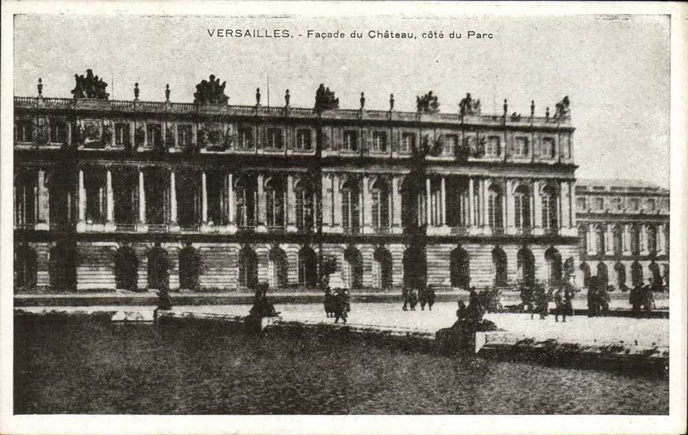Versailles - Facha do Castelo, lado do Parque — A. Cosse, Editor Versailles - Frente