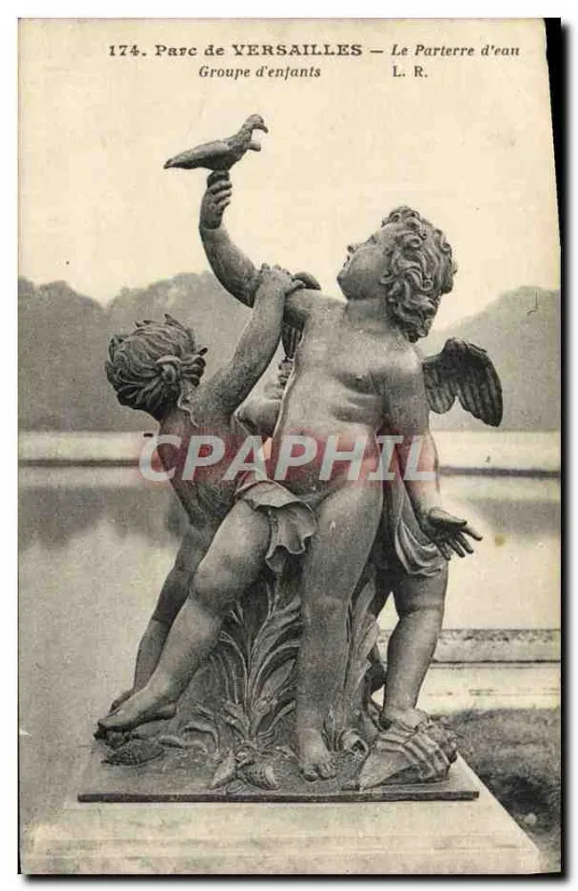Parc de VERSAILLES — Le Parterre d'eau — Groupe d'enfants — L. R. - Recto