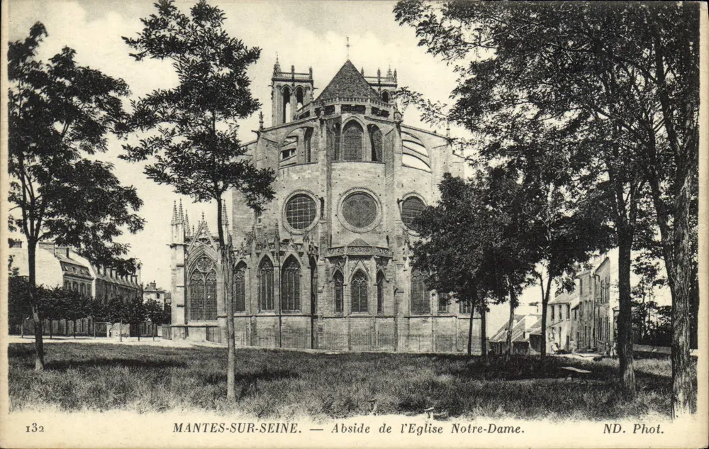 MANTES-SUR-SEINE. — Apse der Kirche Notre-Dame. — ND. Phot. - Vorderseite