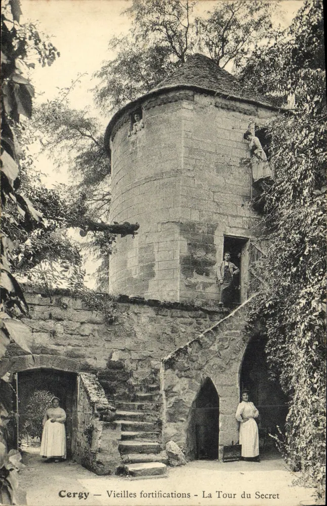 Cergy — Alte Befestigungen — Die Turm des Geheimnisses - Vorderseite