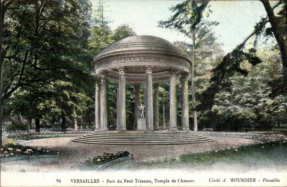Versailles - Parque do Petit Trianon, Templo do Amor — Cliché A. BOURDIER - Versailles, n°94 - Frente