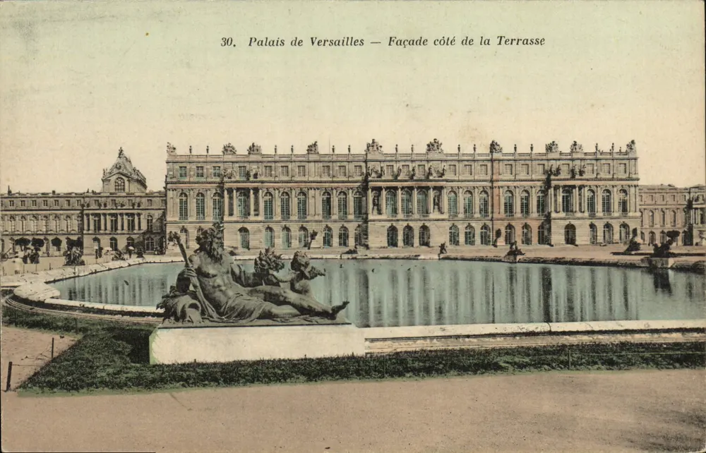 Palace of Versailles — Facade Facing the Terrace — Héliotypie Bourdier et Faucheux - Front
