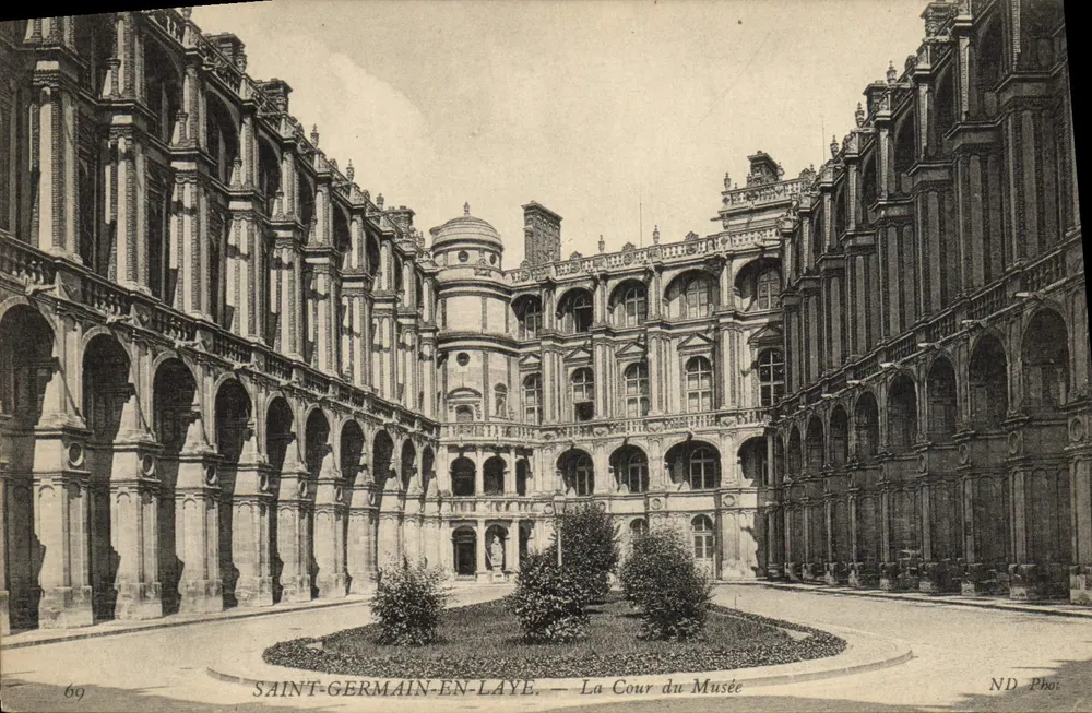 Saint-Germain-en-Laye — A Cour do Museu — ND Photo, n°69 - Frente