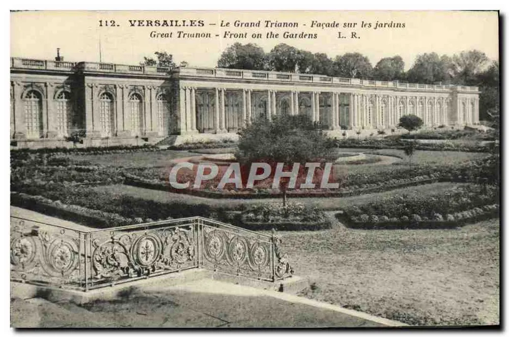 Versailles — Der Große Trianon — Fassade zum Garten — L. R. - Vorderseite