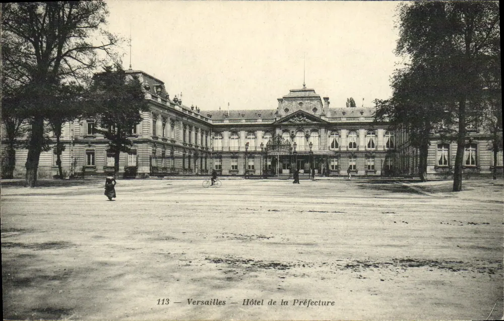 Versailles — Hotel da Prefeitura — A. Bourdier, imp.-edit., Versailles, n° 113 - Frente