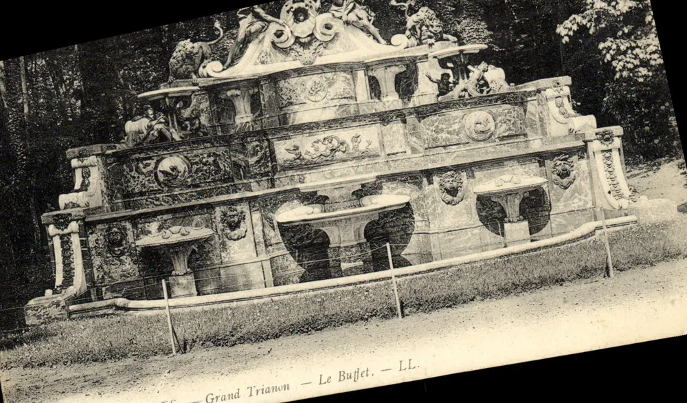 Grand Trianon — O Buffet — LL. - Frente