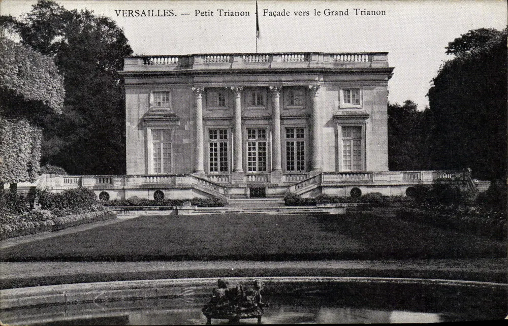 Versailles — Petit Trianon — Fassade zum Grand Trianon - Vorderseite