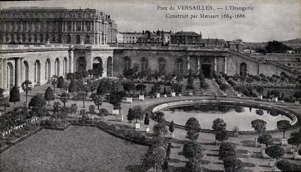 Parque de VERSAILLES — A Orangerie — Construído por Mansart 1684-1686 - Frente