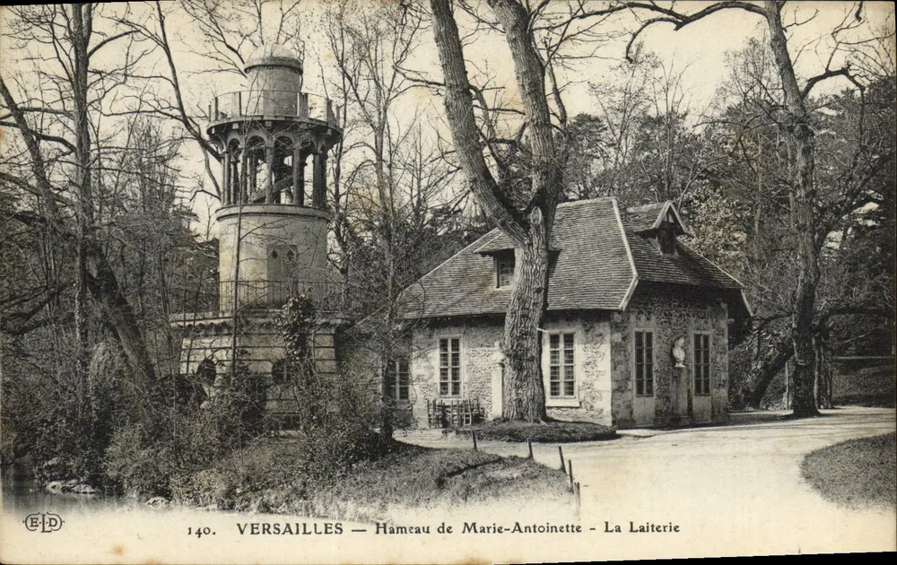 Versailles — Hameau de Marie-Antoinette — La Laiterie - Vorderseite