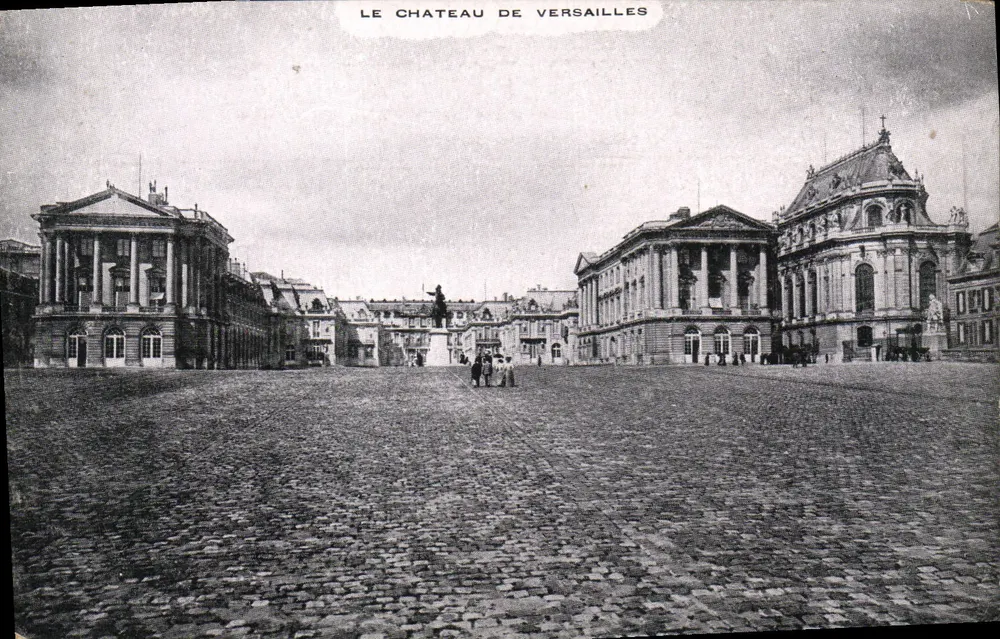 O Castelo de Versailles — vista da cour d'honneur — editor não identificado - Frente