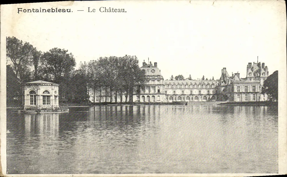 Fontainebleau — O Castelo. - Frente