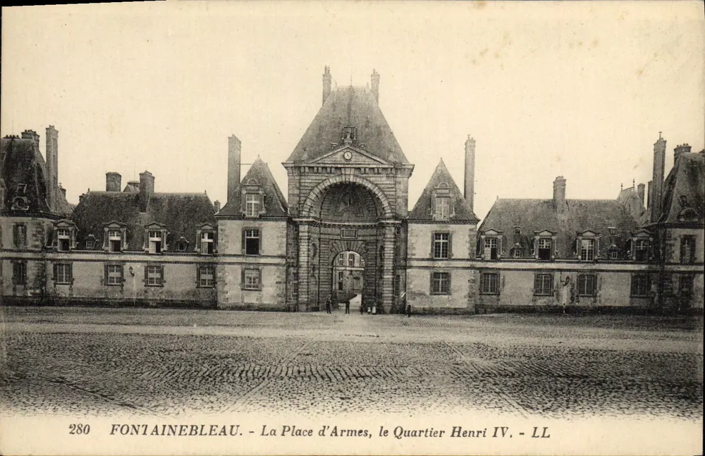 Fontainebleau — Die Place d'Armes, der Quartier Henri IV — LL - Vorderseite