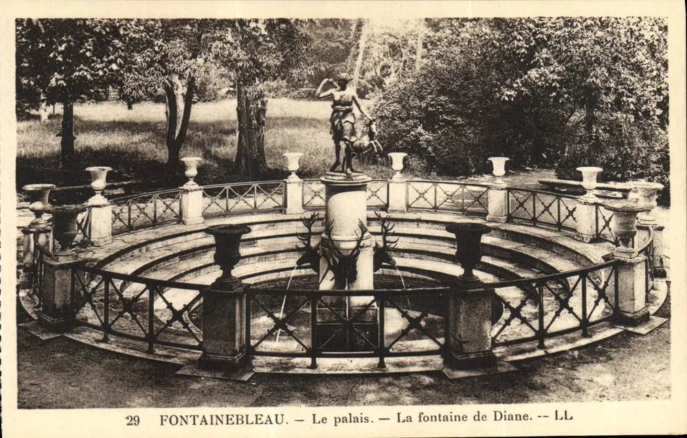 Fontainebleau — Das Schloss — Die Fontaine de Diane — LL - Vorderseite
