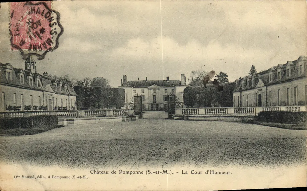Castelo de Pomponne (S.-et-M.) — A Cour d'Honneur — O.° Moussé, editor, em Pomponne (S.-et-M.) - Frente