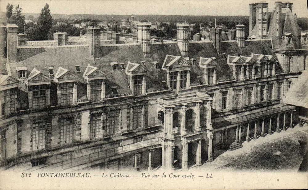 Fontainebleau — Das Schloss — Ansicht der Ovalen Hofstätte — LL - Vorderseite