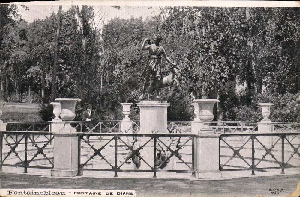 Fontainebleau - Ansicht der Fontaine de Diane — Staerck Paris - Vorderseite