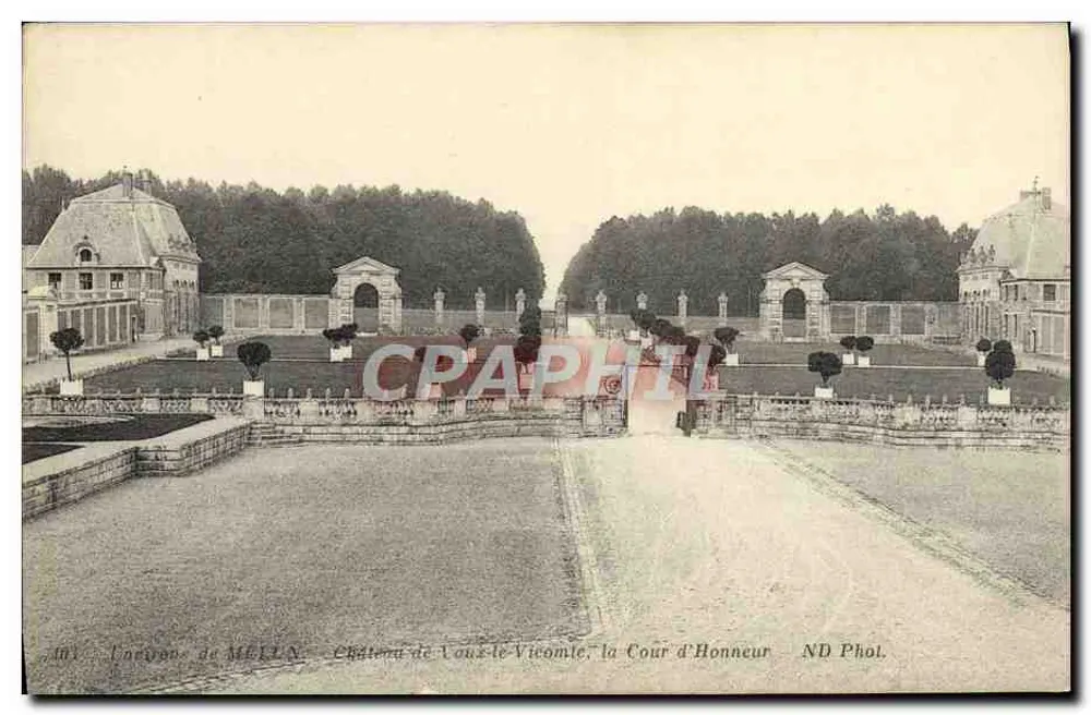 Schloss Vouzelle-Vicomte, die Cour d'Honneur — Meucon de MELLIN — ND Phol. - Vorderseite