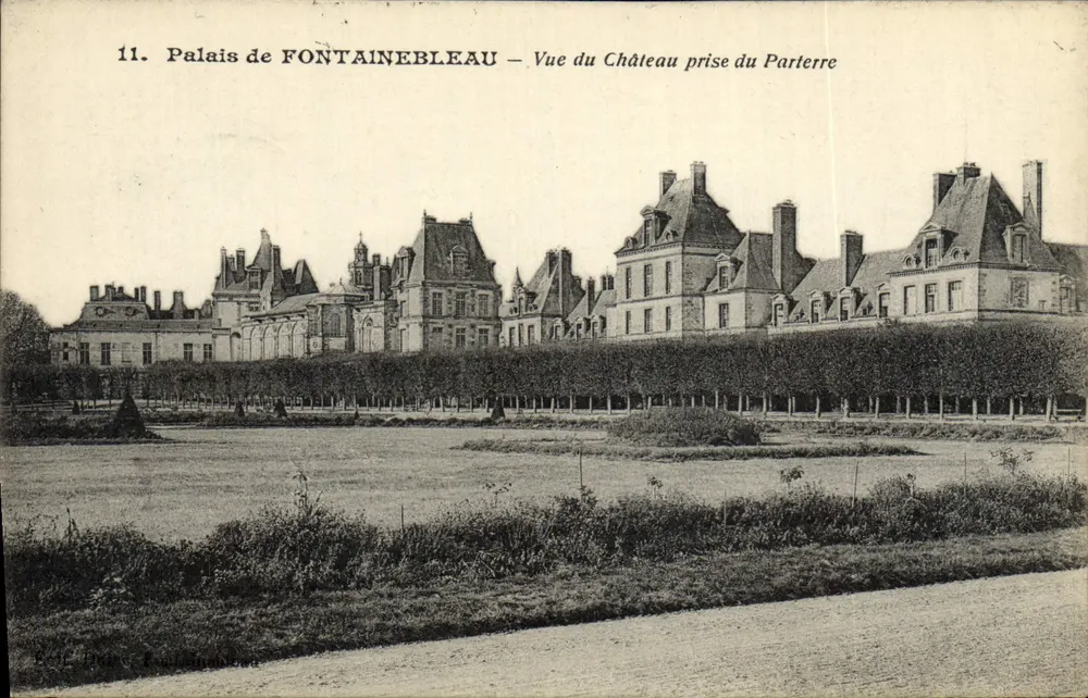 Schloss FONTAINEBLEAU — Ansicht des Schlosses vom Parterre — Verlag: J. Brun, n°11 - Vorderseite