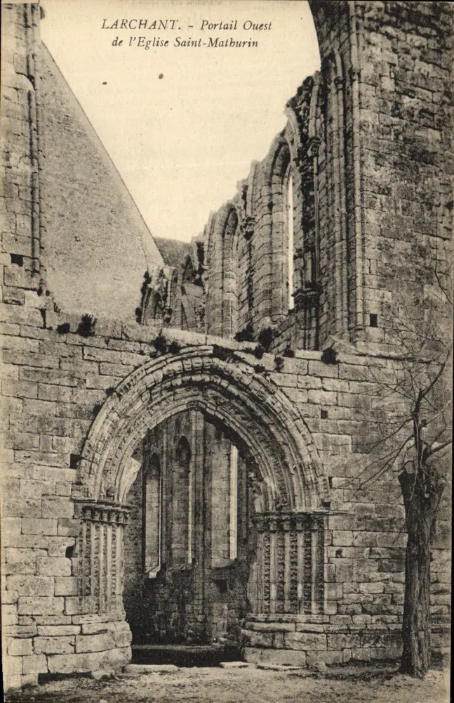 Larchant — Westportal der Kirche Saint-Maîburin - Vorderseite