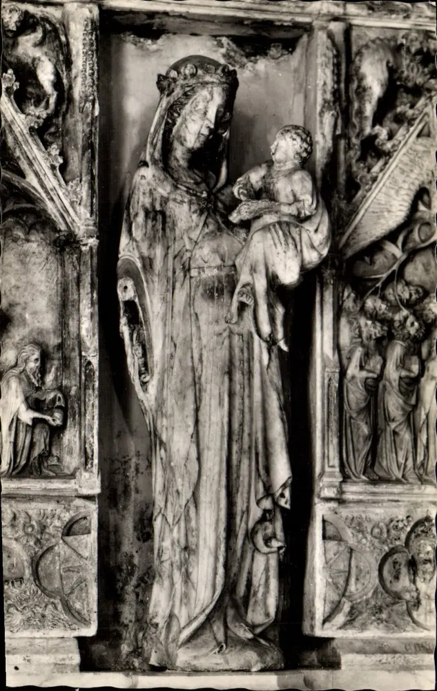 Maria vom 14. Jahrhundert — Weiße Marmor-Rahmenplatte — von Cascall de Berga (1345) — Aus Vernet-les-Bains (P.O.) - Vorderseite