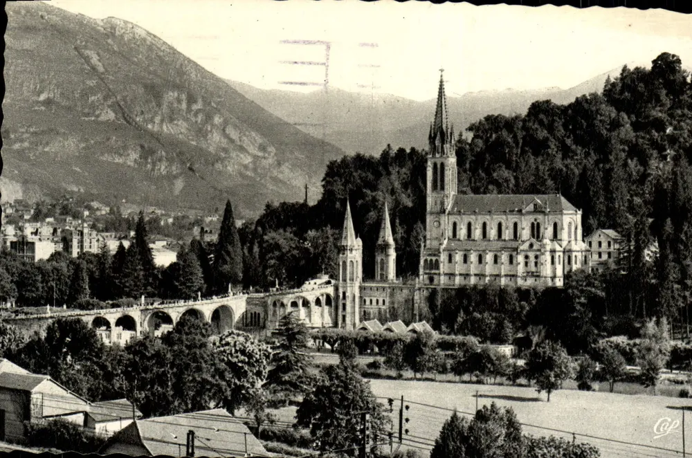 Lourdes — A Basílica e o Pic du Jer — Sociedade das Artes Fotomecânicas - Frente