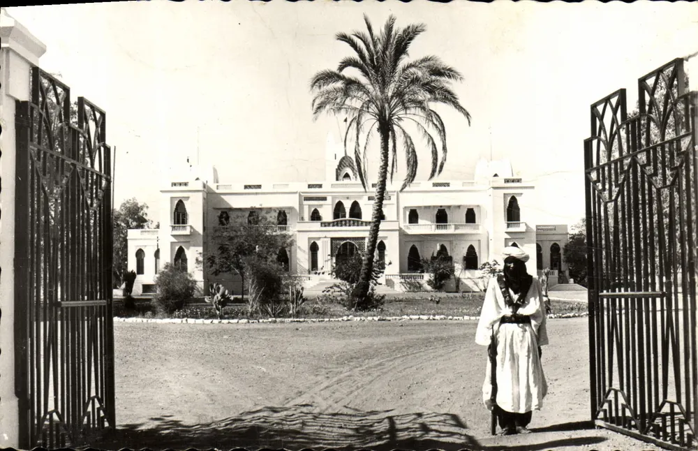 नियामेई — पैलेस — फोटो वेरिटेबल - आगे