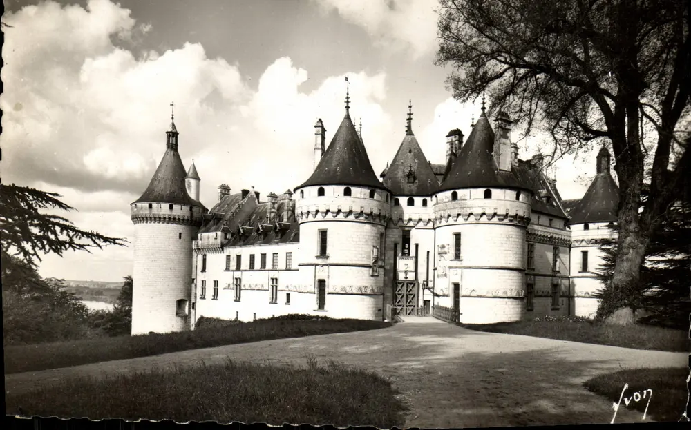 Chaumont (Loir-et-Cher) — Façade du Château sur le parc — Éditions d'Arvon - Frente