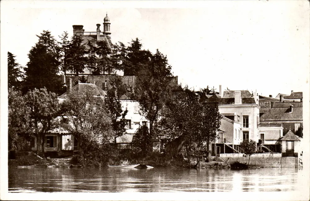 Érigné (Maine-et-Loire) — Castelo Bessonneau visto do Louct — Editor Ménard - Frente