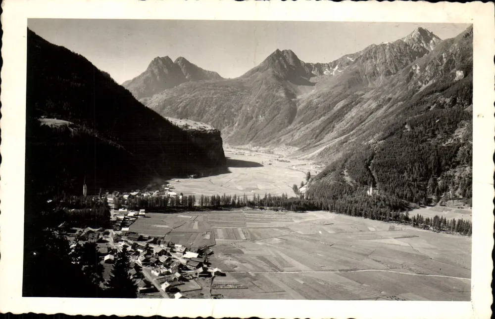 Vista panorâmica do vilarejo de Mandelieu — Lohmann - Tirol - Frente