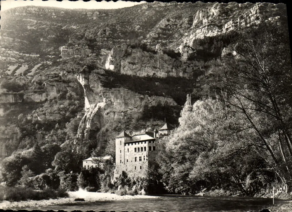 Gorges du Tarn — Château de la Caze (XVe s.) — Éditions d'Art "Yvon" Rue Martel, Paris - Frente
