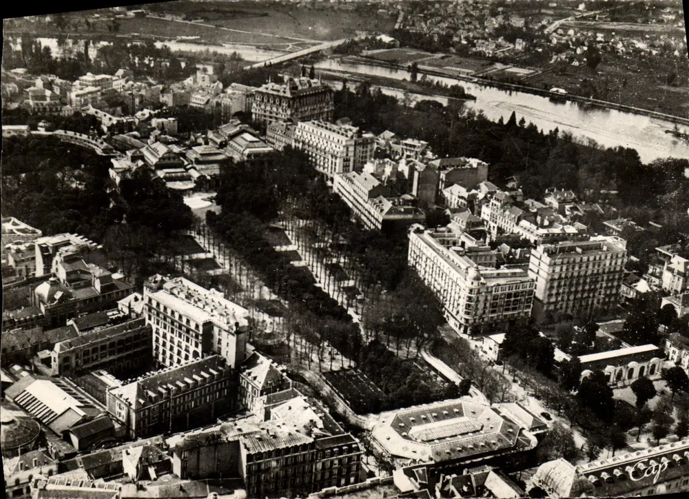 Vichy — Der Park des Casinos und die Hotels — REAL-PHOTO C.A.P. — Paris — n° 2882 - Vorderseite