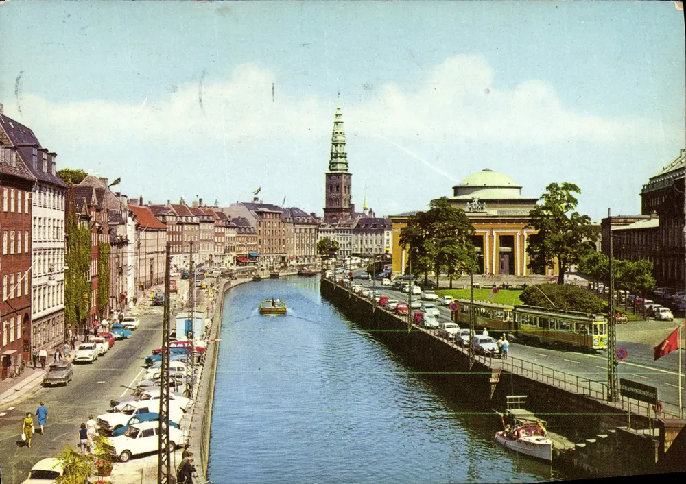 Copenhague — vue du canal avec église et musée Thorvaldsen — éditeur : FOLKETØRNEBETRÆK - Frente