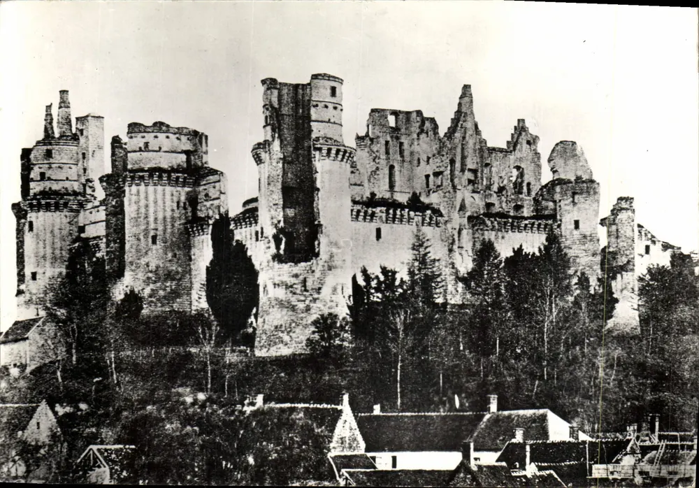 Pierrefonds (Oise) — Le Château avant la restauration de Viollet-le-Duc — Service Commercial Historiques - Frente