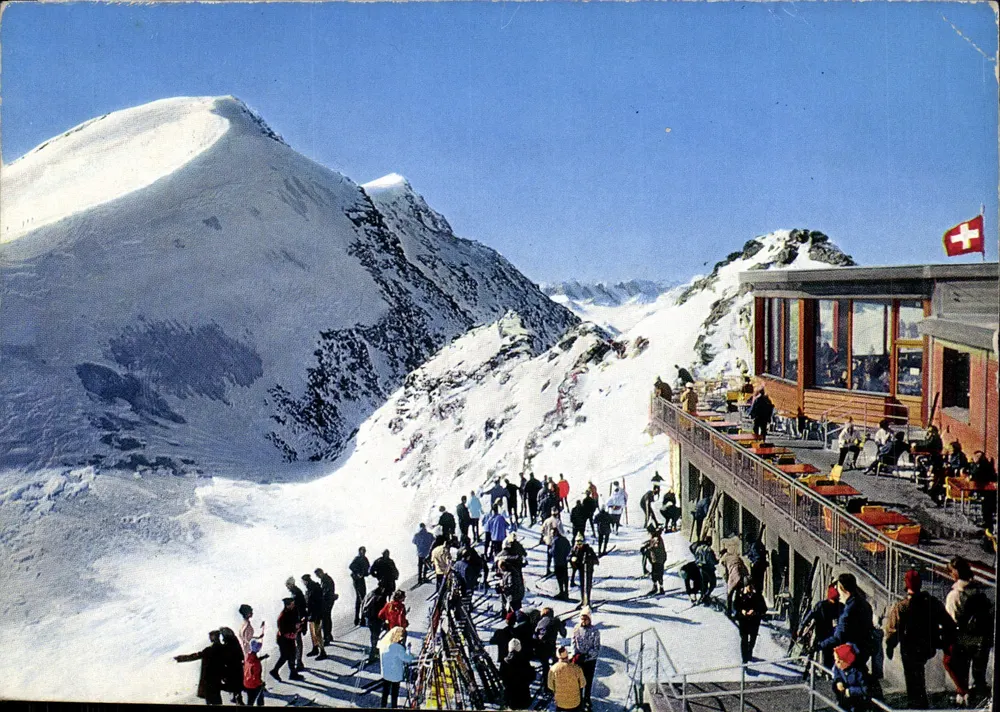 Piz Corvatsch 3456 m — Restaurante de montanha 3303 m — Editor: PHOTO MAX, Wagne di Barrow, St. Moritz - Frente