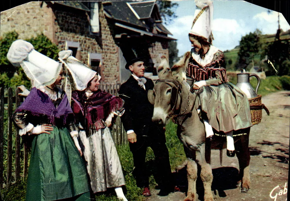 Folklore Frankreich — Die Milchbringerin — Gaby - Vorderseite
