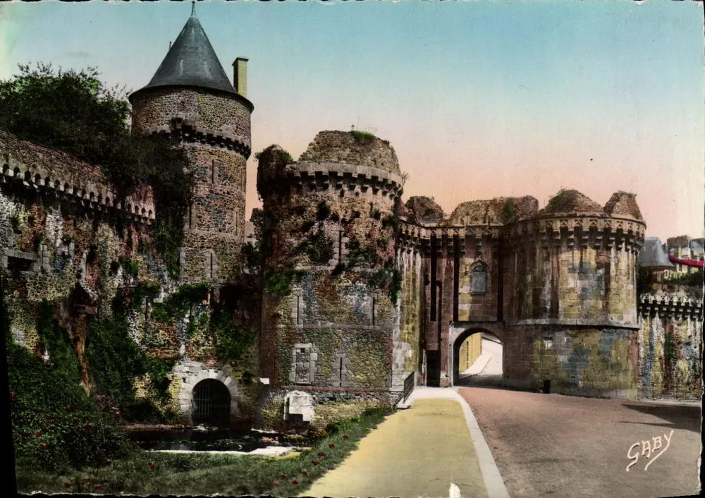 Fougères — La Porte Notre-Dame (XIIe e XVe s.) — Edizioni Gaby - Recto