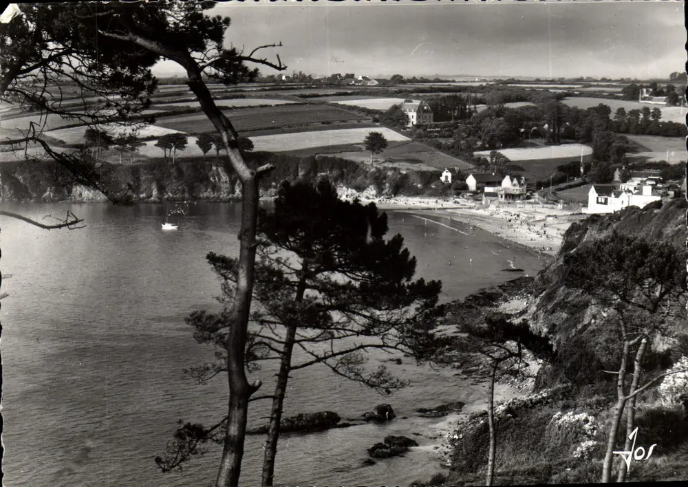 Douarnenez-Ploade — A grande praia do Riz cujas falésias estão ornadas de belos pinheiros marinhos — Edições d'Art J.C. Gireaultin - Frente