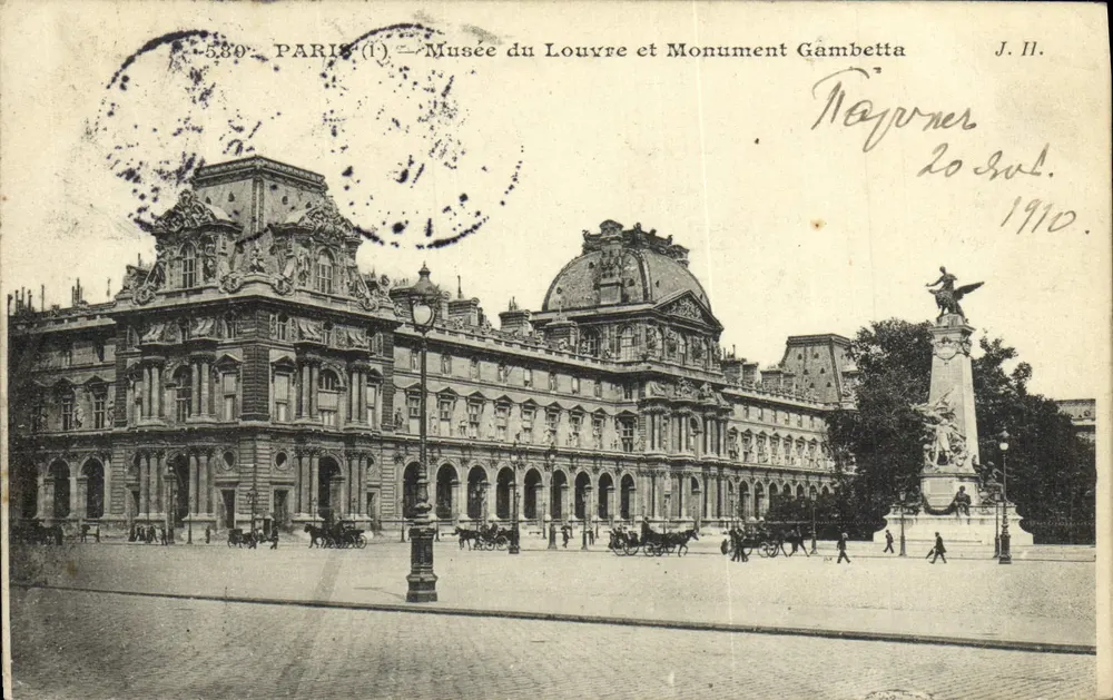 Paris (I) — Museu do Louvre e Monumento Gambetta — J. H. - Frente