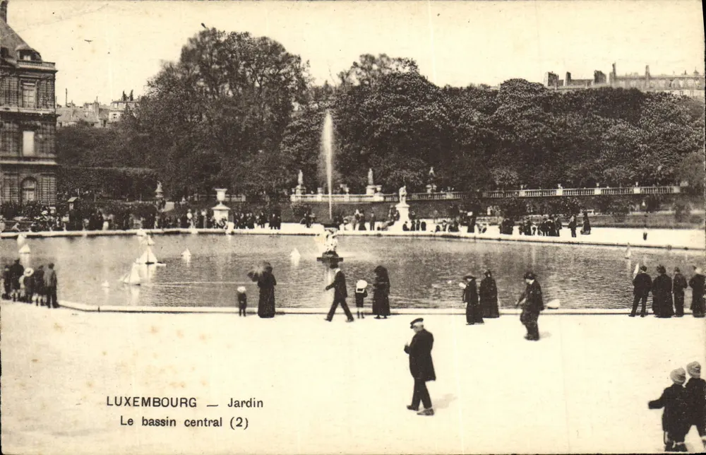 Luxemburg — Garten — Der zentrale Bassin (2) - Vorderseite
