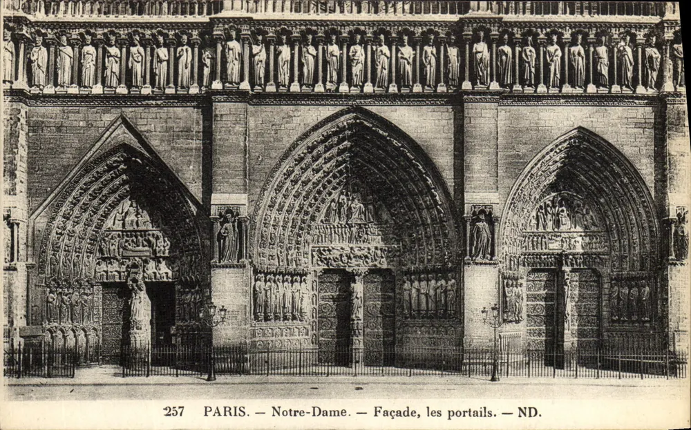 Paris — Catedral de Notre-Dame — Facha, os portais — ND. — N° 257 - Frente