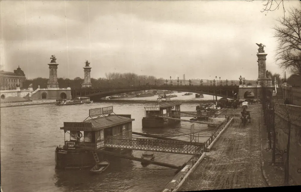 Brücke Alexandre-III — Paris — Ansicht der Seine mit Handelsschiffen — n° 956 - Vorderseite