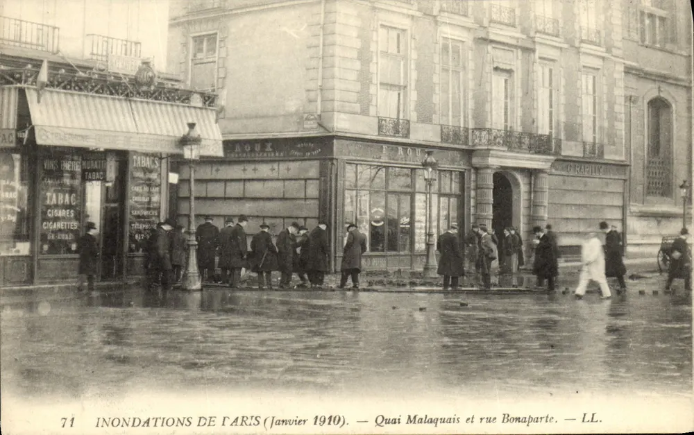 Überschwemmungen in Paris (Januar 1910) — Quai Malaquais und rue Bonaparte — LL. - Vorderseite