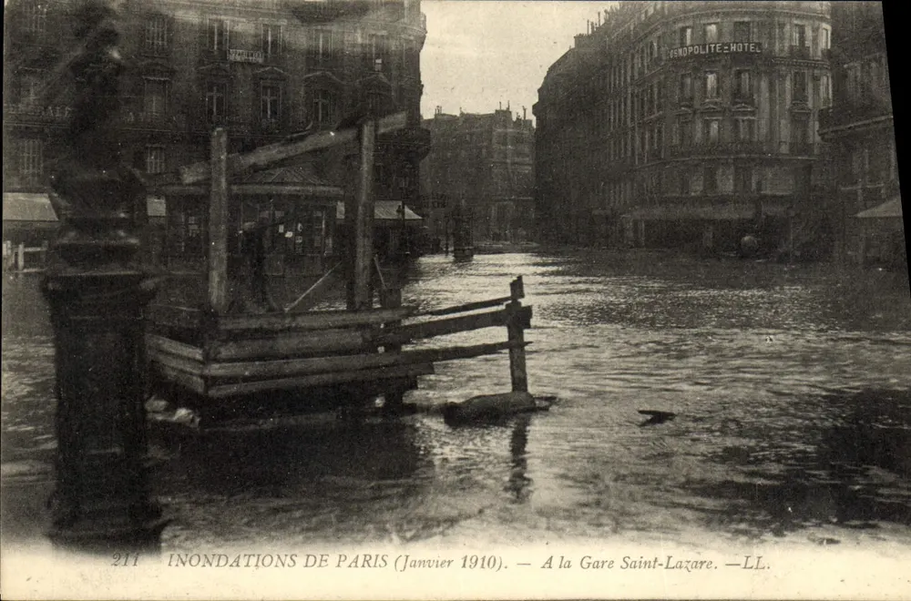 Überschwemmungen in Paris — Januar 1910 — Am Bahnhof Saint-Lazare — LL - Vorderseite