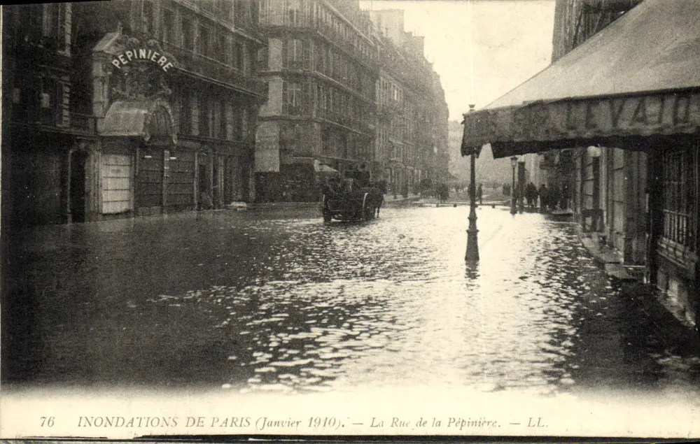 Überschwemmungen in Paris — Januar 1910 — La Rue de la Pépinière — LL. - Vorderseite